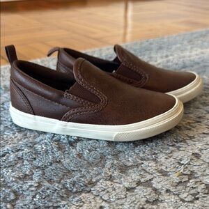 Old Navy Brown Slip-On Sneakers - size 8T